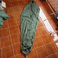 ?? เปลือกถุงนอนทหารสหรัฐ ปี1976 -  Cold War US M-1945 Water Repellent Sleeping Bag Case ??Made in USA ?? งานกองทัพ  U.S.ARMY ปี1976 ใช้สวมคลุมถุงนอนกันน้ำค้างกันซึมจากน้ำความชื้นที่พื้นหรือน้ำค้างหรือสวมทับถุงนอนให้อุ่นขึ้น