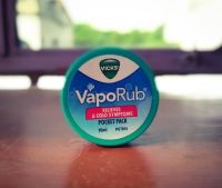 Vicks VapoRub วิคส์ วาเปอรับ (วิค วาโปรับ) ยาทาระเหย บรรเทาอาการคัดจมูก ขนาด 5g / 10g.