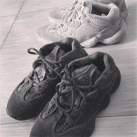 รองเท้าทรง Yeezy ของแท้จากเว็บไซต์ทางการรองเท้าผู้ชาย500รองเท้าวิ่งคาร์บอนสีดำซามูไรรองเท้าลำลองระบายอากาศได้ดีสำหรับนักเรียนรองเท้าคู่รักผู้หญิง