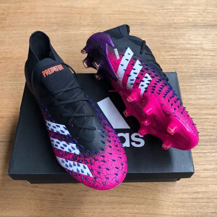 sepatu bola adidas predator pink