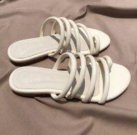 รองเท้าแตะหนังแท้ Crayon sandals สายกลม หนังนุ่ม ไซส์ 39 สี whipcream สีครีมอ่อนๆ ใส่ง่ายเข้า onne.project