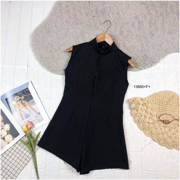 13680-จั้มสูทแขนกุดขาสั้น-แหวกอก