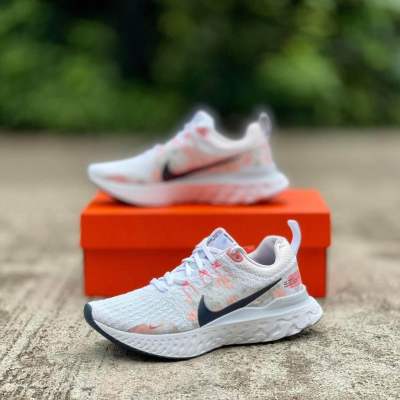 NIKE REACT INFINITY RN FK 3  รองเท้าวิ่งสำหรับผู้หญิง