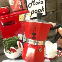 Bialetti Express Moka Pot Red 3 Cup with Box &amp; Dairy หม้อต้มกาแฟ ชุด เอ็กซ์เพรส สีแดง พร้อมกล่องเหล็ก และ ไดอารี่เล่มแดง ?