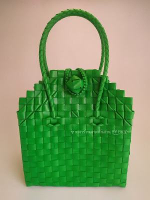 ตะกร้าสานเส้นพลาสติก 👜 กระเป๋าสาน กระเป๋าถือ ดีไซน์ทันสมัย โทนเขียว  🍏เขียวแอปเปิ้ล✨ green apple ของฝากของขวัญ น่ารัก ถือเกร๋ๆ ดูดีมีสไตส์