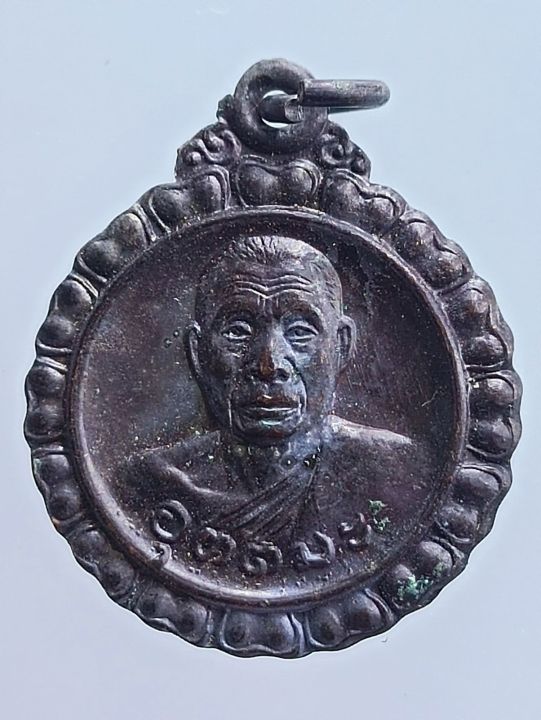 หลวงพ่ออุตตะมะ-หลังเจดีย์-3-องค์-วัดวังวิเวการาม-กาจนบุรี-ปี2521-40-เหรียญเนื้อ-ทองแดงลมดำ-เก่าสวยมาก
