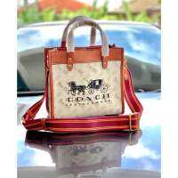 กระเป๋าสะพายโคช FIELD TOTE 22 WITH HORSE C8456((Outlet))ถ่ายจากสินค้าจริง