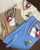 VALEN  Snoopy knit top" เสื้อ กล้าม เนื้อผ้า Knit ทรงสวย เนื้อผ้าดี ดีเทลคอ ถูกแต่ง สีตัดให้เข้ากับสีของเสื้อ ตัว snoopy ปัก ตัวนี้แมทข์กับอะไรก็น่ารัก