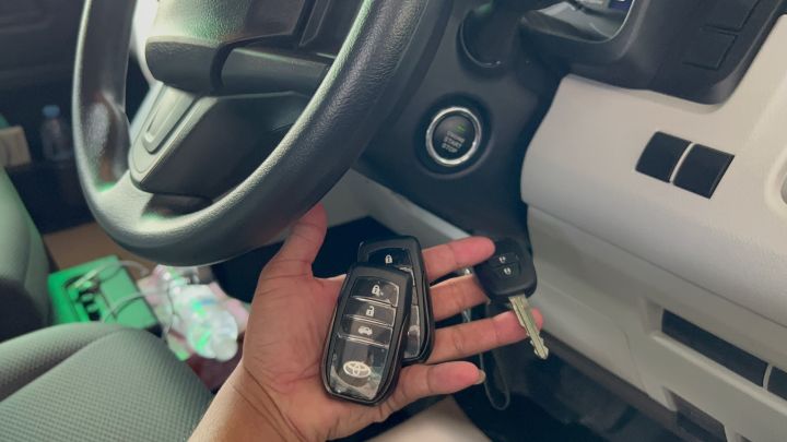 ชุดพุทสตาร์ทตรงรุ่น-toyota-commuter-ชุดpush-start-รีโมท-keyless-รีโมทสมาร์ทคีย์-รีโมทสตาร์ท-ตรงรุ่น-toyota-commuter-ปลักตรงรุ่น-แบบไม่ตัดต่อสายไฟปุ่มสตาร์ท-ระบบชุดพุทสตาร์ท-รีโมท-keyless-แบบปลักตรงรุ่