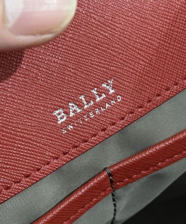 bally-9-5-10-2-way-shoulder-crossbody-bag-all-leather-แดงเบอกันดี