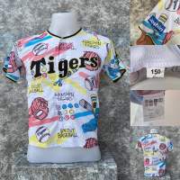 เสื้อสนับสนุนทีมเบสบอล Hanshin Tiger ลิขสิทธิ์แท้มือสอง จากญี่ปุ่น ขนาด : รอบอก 36 / ควาวยาว 22-24 สภาพ: สวย ลายนี้หายาก สายสะสมไม่ควรพลาด มีสองแบบ