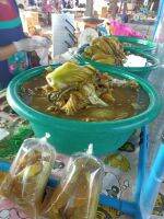 ผักกาดดอง 1กิโลกรัมเฉพาะเนื้อไม่รวมน้ำแต่จะใส่น้ำไปด้วยนะ  ดองเองด้วยวิธีโบราณไม่ใช้สารเคมีตัวเร่งแต่ใช้น้ำซาวข้าวเหนียวจึงทำให้ทีรถชาติที่กอมหวานเปรี้ยวกลมกล่อม
