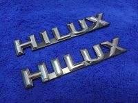 B.S.D โลโก้ HILUX ขอบดำ 2.3×13cm แพ็คคู่ 2ชิ้น