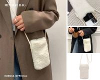 Minimal Bag กระเป๋าสะพายข้าง มินิมอล ขนนุ่ม ?