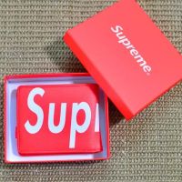 กระเป๋าสตางค์แท้ Supreme พร้อมกล่อง มีสีดำ/แดง

?(ราคา) ราคา 599฿