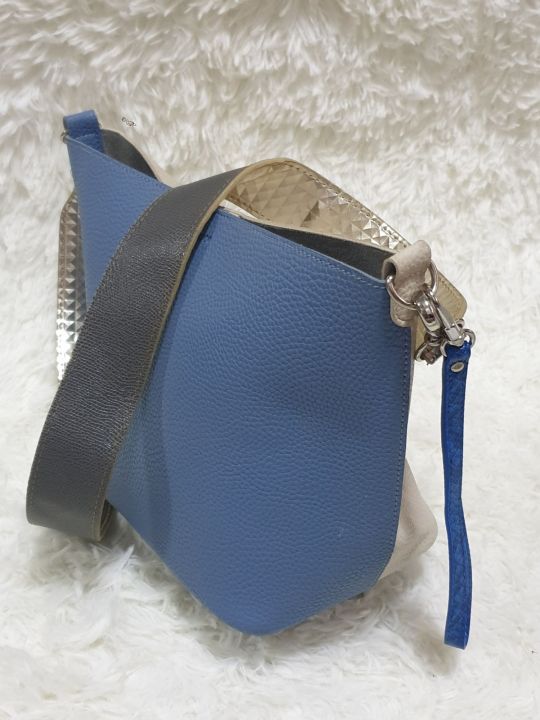 กระเป๋า-find-kapoor-สีฟ้า-ขาวครีม