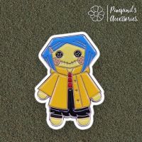 ʕ •ᴥ•ʔ ✿ พร้อมส่ง : เข็มกลัดลายโครอลไลน์กับโลกมิติพิศวง | Coraline Doll Enamel Brooch Pin.