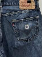 กางเกงยีนส์(มือสองแท้?%) Levi’s 501 เอวป้าย36” เอววัดจริง36” MADE IN TURKEY(รหัสV8) ยาวทั้งตัว42” ยาวจากเป้าถึงปลายขา31” ปลายขากว้าง9” *** สนใจสอบถามข้อมูลเพิ่มเติมได้ค่ะ**