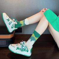 ถุงเท้าแนวสตรีท  ผ้านิ่มสวมใส่สบาย สไตล์ญี่ปุ่นAsymmetrical couple stockings sports trendy socks