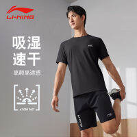 LI-NING ชุดกีฬาผู้ชายเสื้อยืดแห้งเร็วสำหรับการวิ่งฝึกซ้อมในฤดูร้อนแบบใหม่ชุดสองชิ้นกางเกงขาสั้นระบายอากาศแขนสั้นแบบลำลอง