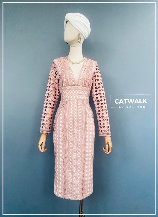 catwalk-เดรสผ้าลูกไม้คอวี-เดรสแขนยาว-เดรสเรียบหรู-ชุดไปงานแต่ง-ชุดออกงาน-ชุดทำงาน-เดรสคอวี