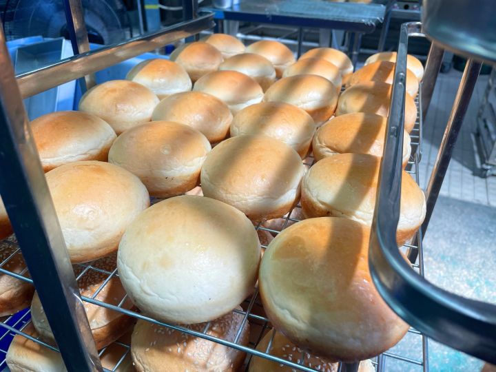 ขนมปังซอฟโรลสูตรเนยสด-45-กรัม-แพค-12-ชิ้น-ขนาด-8-เซนติเมตร-1-คำสั่งซื้อไม่เกิน-8-แพค