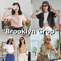 “ Brooklyn Crop “ ยุคนี้ Y2K ต้องมา เสื้อครอปน่ารักๆรุ่นนี้คอวีแขนสั้นเต่อนิดๆกำลังดี กระดุมผ่าหน้า กิมมิกกระเป๋าชิคๆ ครอป เสื้อยืด