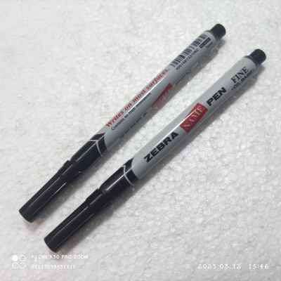 ZEBRA ญี่ปุ่นป้ายม้าลายขนาดเล็กหัวเดียวเครื่องหมายน้ำมัน CD ปากกาแท็กชื่อ Pen ปากกาเซ็นชื่อลายเซ็น