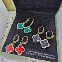 V C Clover Stud Earrings 2023 ต่างหูใบโคลเวอร์ ตุ้มห้อย คริสตัล  งานสวย มี 4 สีให้เลือก