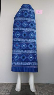 ผ้าถุงสีน้ำเงิน พิมพ์ลายช้าง ลวดลายไทย เป็นผ้าฝ้ายพิมพ์ลาย ผ้าถุงสำเร็จรูป เย็บพร้อมใส่ มีเชือกผูกมัดเอว