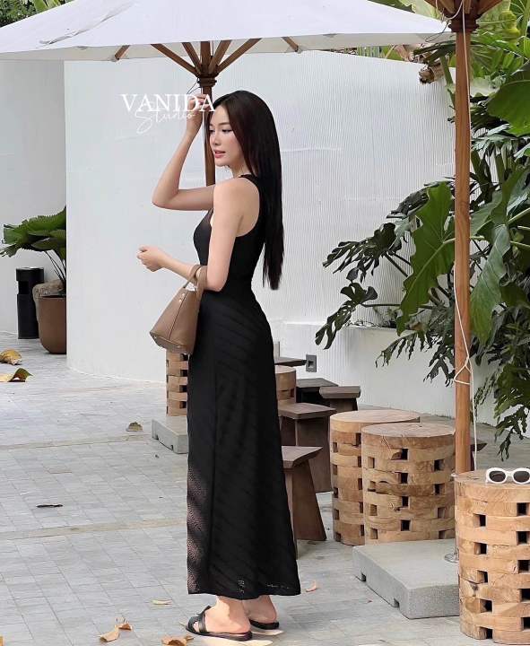 แม็กซี่เดรสผ้ายืดเข้ารูปสวยเก๋ป้ายvanida