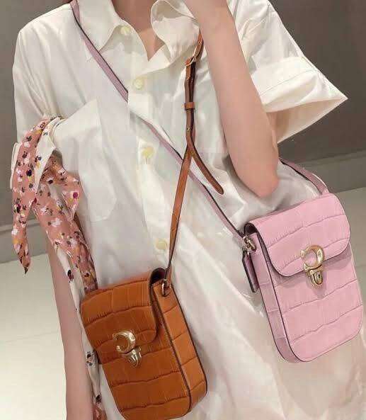 กระเป๋าสะพาย-coa-tall-studio-crossbody-irisbag