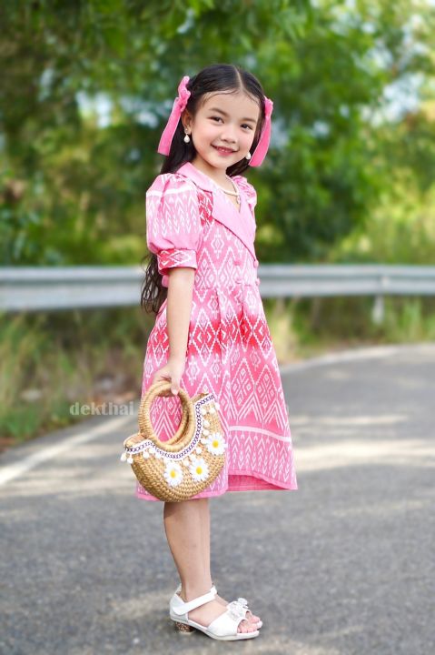 de-13-เดรสผ้าฝ้าย-เดรสผ้าไทย-คอปก-สีชมพู-ชุดไทยเด็กหญิง