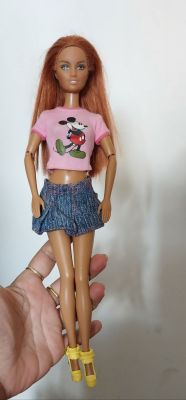 มือ 2 มีหลายภาพ ไม่รวมฐาน,,ตุ๊กตาบาร์บี้ผิวเข้มหน้าสวย ผมตรงสีน้ำตาล่อน แขนข้อต่อ Mattel 1999 China