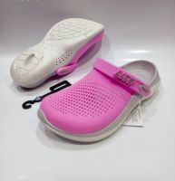 รองเท้า Crocs รองเท้าแบบสวมสําหรับผู้ชาย งานสวยราคาถูก ผลิตจากยาง LiteRide ทำให้รองเท้านิ่มใส่สบายเท้านิ่มไม่เจ็บเท้า ใส่ทนมากๆค่ะ