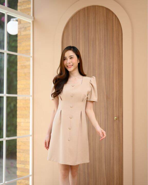 pre-order-techinee-columbia-dress-เดรสแขนพองคอเหลี่ยมแต่งกระดุมดอกไม้