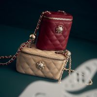 LYN แท้ 100%  BERISTA S CROSSBODY BAG  Color: Black // Red // Ivory // Dark GreenWELCOME THE YEAR OF RABBIT .