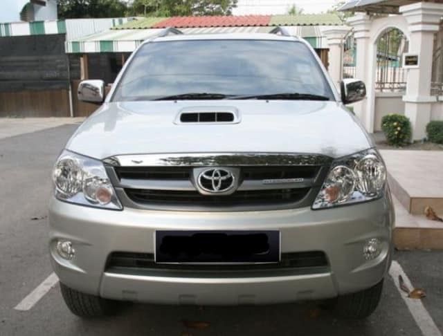 ไฟหน้า-fortuner-ตัวแรก-ปี-04-07-เฉพาะโคม