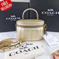 กระเป๋าถือ COACH Trail Bag With Quilting