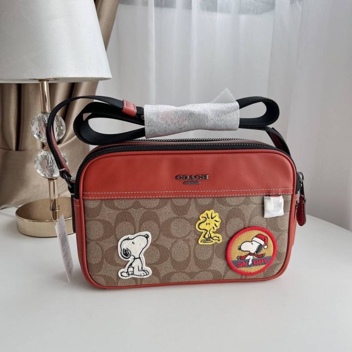 ของแท้100-กระเป๋าสะพาย-coach-x-peanuts-graham-crossbody-with-patches-in-gunmetal-khaki-multi-coach-ce746