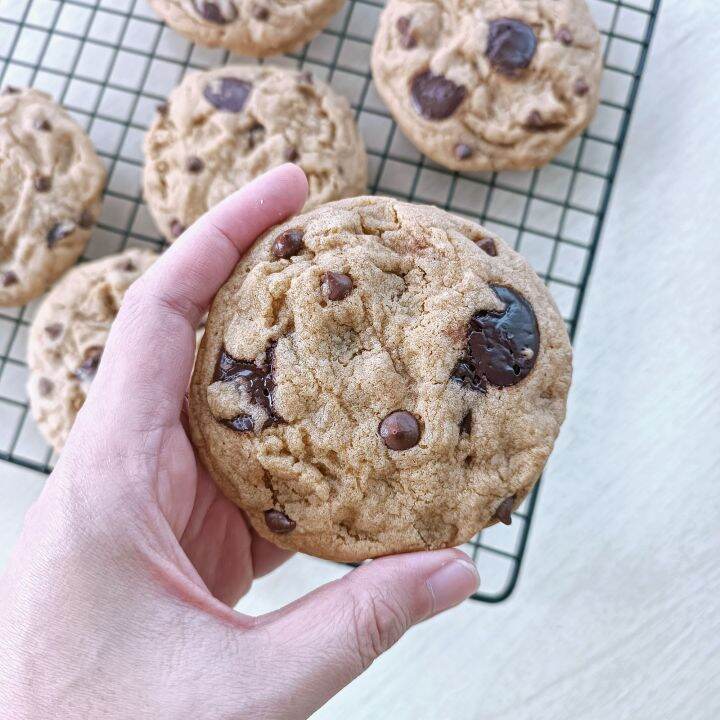 คุกกี้นิ่ม-ช็อกโกแลตชิพ-premium-soft-cookies-classic-chocolate-chip