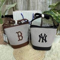 Basic. Big Logo. Canvas. Bucket. Bag BOSTON.
ขนาด กว้าง   18 x สูง 22.5 x ลึก 13 cm.