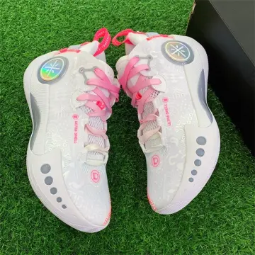 Light pink hot sale basketball shoes