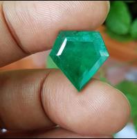 มรกตแท้ ดิบธรรมชาติ 8.97ct เนื้อแก้ว เขียวใสสวย Natural Emeral Zambia