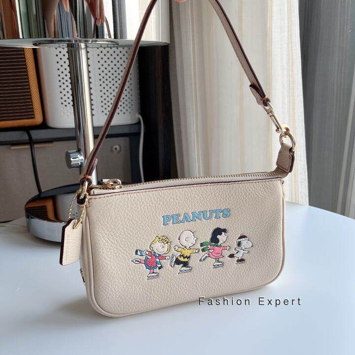 ของแท้100-คล้องมือ-ใบใหญ่-coach-ce858-coach-x-peanuts-nolita-19-with-snoopy-and-friends-motif