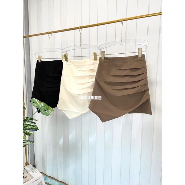 พร้อมส่ง-emily-skirt-กระโปรงสั้น-กระโปรงเฉียงข้าง-กระโปรงทำงาน-กระโปรงแฟชั่น-กระโปรงใส่เที่ยว-กระโปรงสีขาว