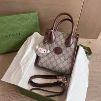 #สินค้าพรีเมี่ยม  #Gu cci mini tote
งานดี มาพร้อมกล่อง 
size 16 x 20 cm จาก ชุด น้ำหอม