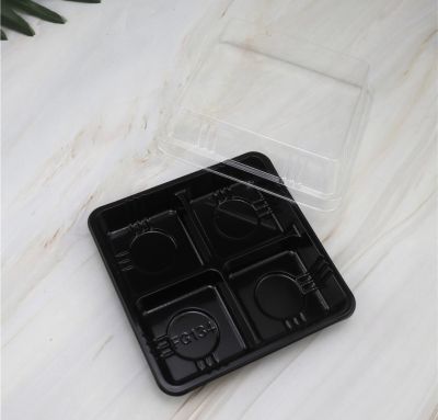 กล่องใส่ขนมเปี๊ยะลาวา กล่องใส่ขนมไดฟูกุ กล่องใส่ขนมโมจิ แพ็คละ 10 ใบ กล่อง 4 ช่องฐานดำ พร้อมฝาปิดใส