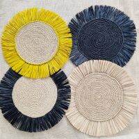 ทำด้วยมือเสื่อต้นปาล์มชนิดหนึ่ง Raffia place mat