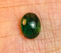 1.24cts มรกตธรรมชาติหลังเบี้ย 8x6mm รูปไข่ 1.24cts natural emerald cabochon 8x6mm oval